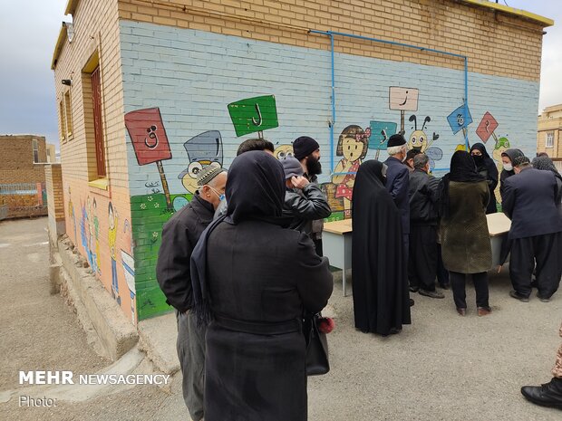 حضور گروه جهادی چشم پزشکی بسیج در ناحیه منفصل شهری نایسر سنندج