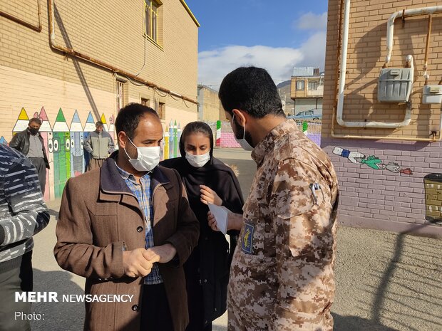 حضور گروه جهادی چشم پزشکی بسیج در ناحیه منفصل شهری نایسر سنندج