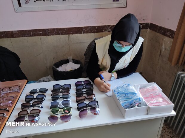 چشم پزشکان جهادی ۲۰۰ بیمار کم بضاعت در گلستان را ویزیت کردند