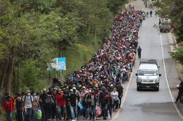 VIDEO: Migrants march towards US border
