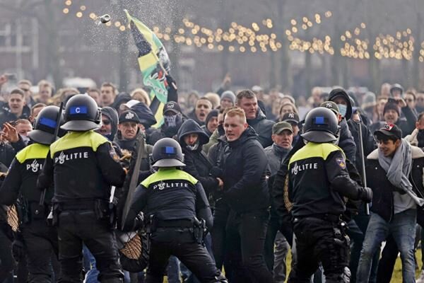 اعتراض به محدودیت های کرونایی در هلند/ پلیس به زور متوسل شد
