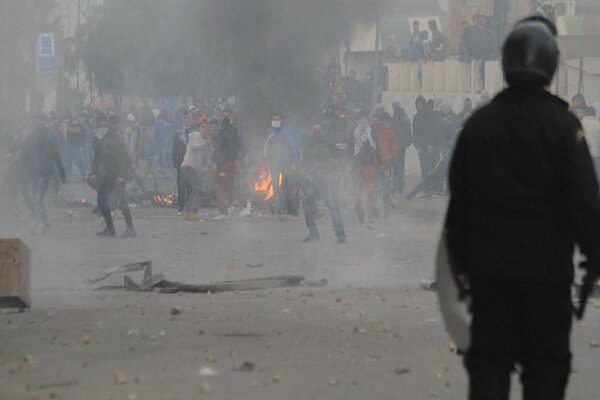 درگیری میان نیروهای پلیس و معترضان تونسی در استان های مختلف