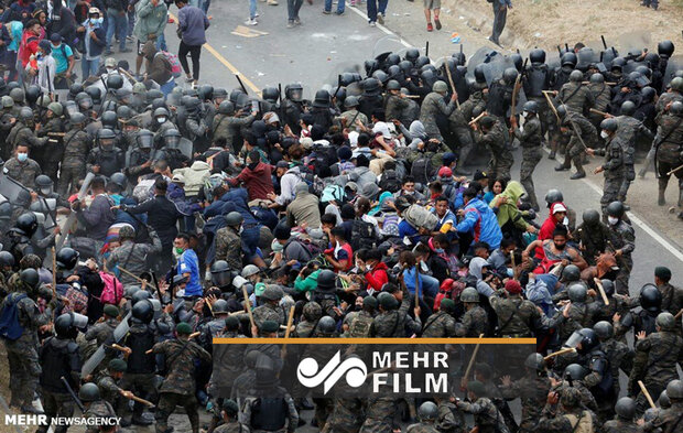 VIDEO: Clash of thousands of immigrants on US borders