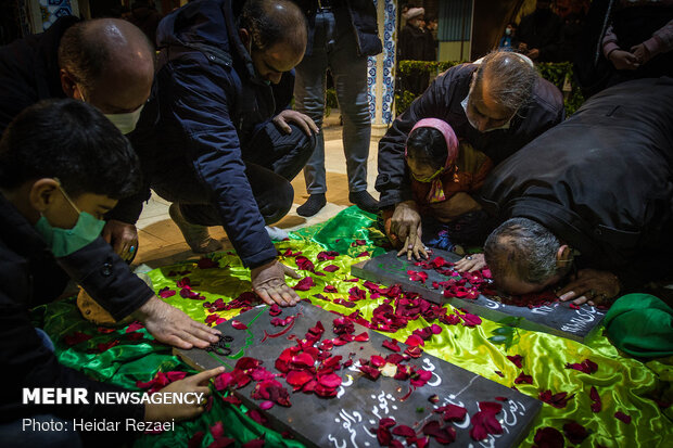 مراسم خاکسپاری پیکر دو شهید گمنام در مسجد جامع فاطمیه تهران