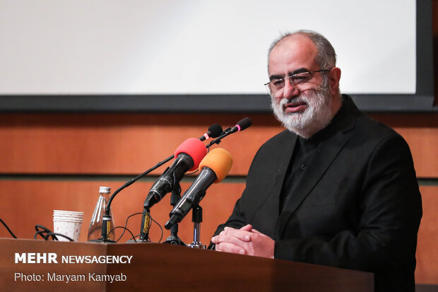 حسام الدین آشنا مشاور رئیس جمهور  و رئیس مرکز بررسی‌های استراتژیک