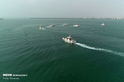 رژه شناورهای دریابانی بندرترکمن در ۲۲ بهمن