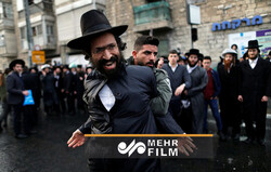 VIDEO: Zionist settlers clash with police in Quds
