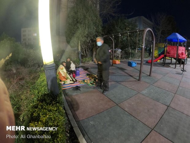 معلمانی که شب ها در پارک می خوابند