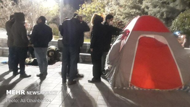 معلمانی که شب ها در پارک می خوابند