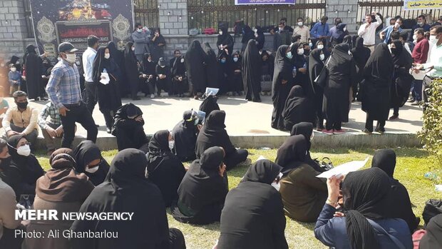 معلمانی که شب ها در پارک می خوابند