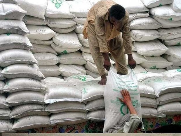 پاکستانی حکومت نے 8 لاکھ ٹن چینی کی درآمد کی اجازت دیدی پاکستانی حکومت نے 8 لاکھ ٹن چینی کی درآمد کی اجازت دیدی