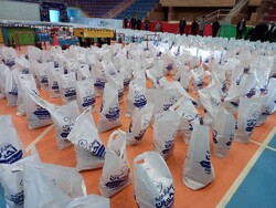 توزیع ۱۵۰۰ بسته حمایتی شب یلدا میان خانواده های محروم جهرم