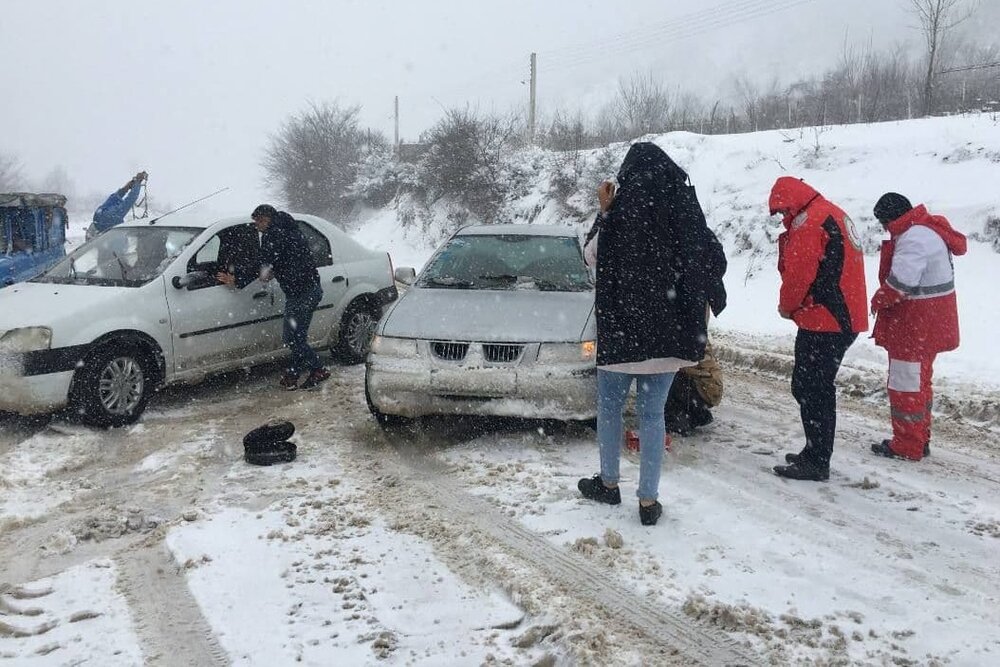 هلال‌احمر استان سمنان به ۳۰ گرفتار در برف امدادرسانی کرد