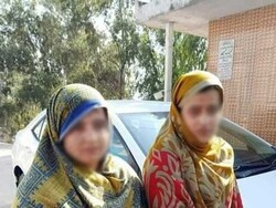 پاکستان میں پولیس نے  کار چوری میں ملوث 2 بہنوں کو گرفتارکرلیا