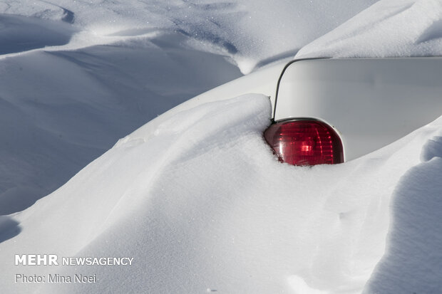 Unblocking snowy roads in East Azerbaijan province