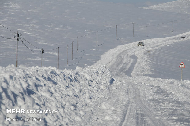 Unblocking snowy roads in East Azerbaijan province