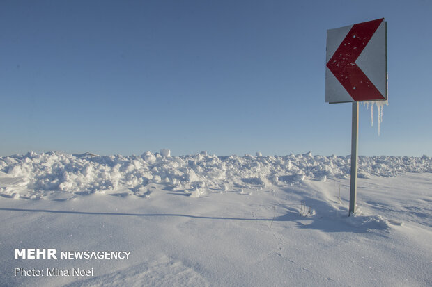 Unblocking snowy roads in East Azerbaijan province