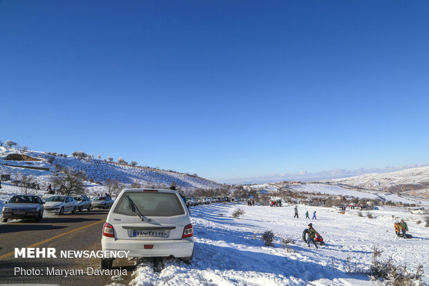 برف و کولاک در جاده های ۲۸ استان/ توصیه پلیس به رانندگان,