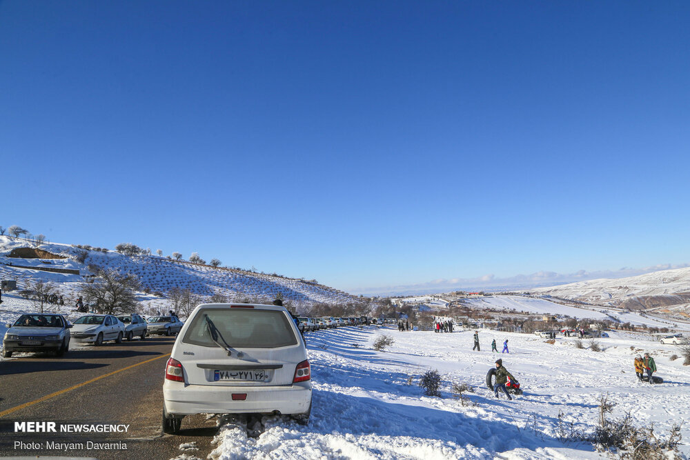 برف و کولاک در جاده های ۲۸ استان/ توصیه پلیس به رانندگان