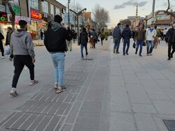 برپایی محفلی خانوادگی در پیاده راه شهرداری رشت