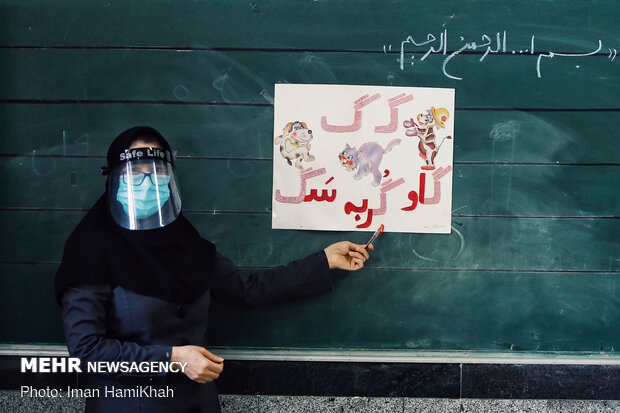 İran'da okullar kısmen açıldı