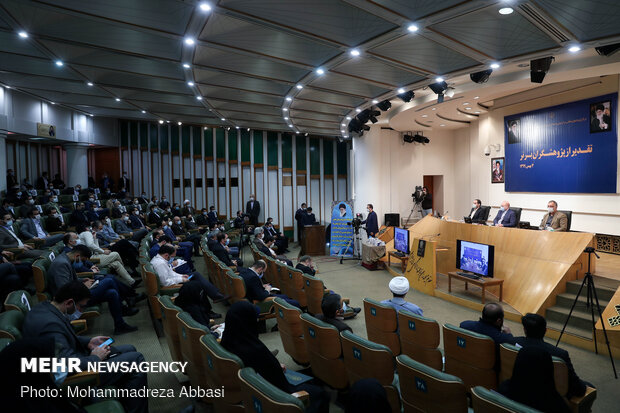 Ceremony to honor top researchers of Parl. center held