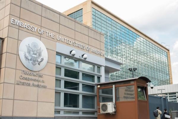 تعداد کارکنان کنسولی سفارت آمریکا در مسکو ۷۵ درصد کاهش می یابد