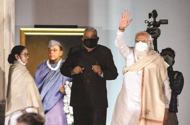 بھارتی وزیر اعظم مودی اور بنگال کی وزیر اعلی ممتا جی آمنے سامنے