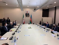 ظریف با وزیر خارجه جمهوری آذربایجان دیدار کرد