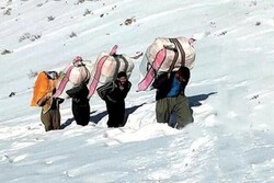 تەرمی دوو کۆڵبەرە کوژراوەکەی سنووری تورکیا ڕادەستی بنەماڵەکانیان کرایەوە