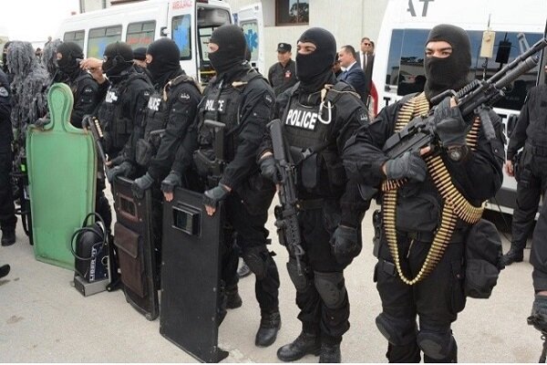 نیروهای امنیتی مسیرهای منتهی به پارلمان تونس را بستند