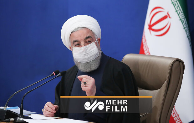 روحانی: رها کردن فضای مجازی اشتباه و غلط است