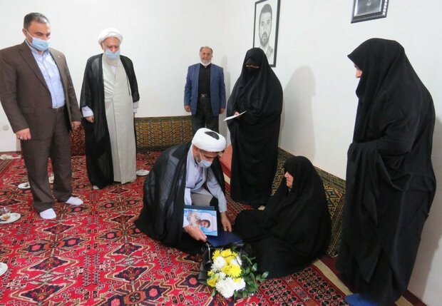 رئیس سازمان قضایی گلستان با خانواده شهید مرزبان گلستانی دیدار کرد