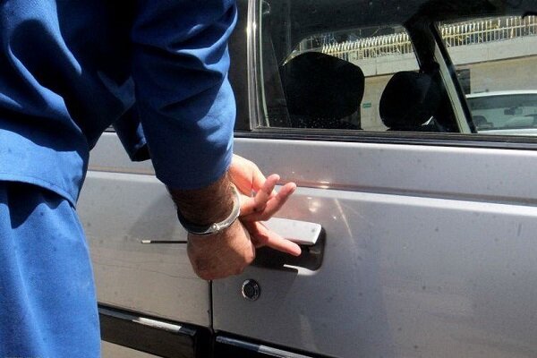 دستگیری سارق هنگام پرسه زنی با خودروی سرقتی