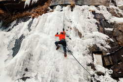 Ice climbing in Ganjnameh Waterfall of Hamedan prov.