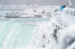 Aşırı soğuktan donan Niagara Şelalesi'nden fotoğraflar