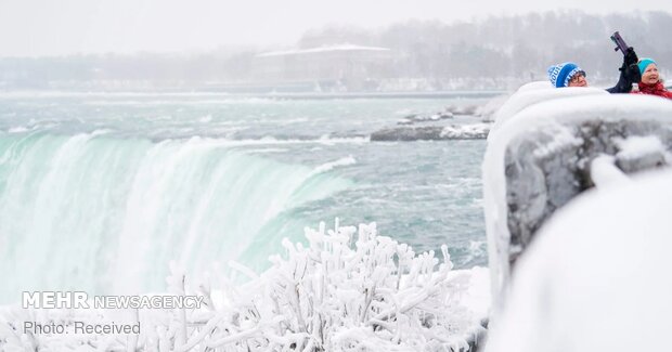 Aşırı soğuktan donan Niagara Şelalesi'nden fotoğraflar