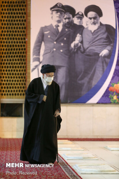 Ayat. Khamenei's visit to Imam Khomeini Mausoleum
