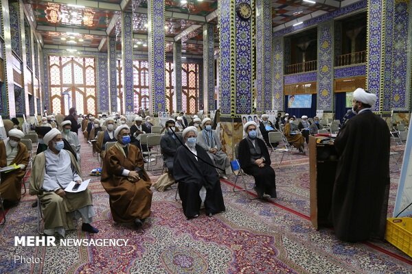 روحانیون با نماینده ولی‌فقیه در استان یزد تجدید بیعت کردند