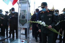İran Genelkurmay Başkanı Şehit General Süleymani mezarı başında bulundu