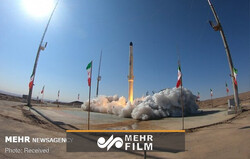 İran'ın yeni uydu taşıyıcısının fırlatma anı görüntülendi