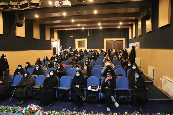 «دیدن این فیلم جرم است» در اقبالیه اکران شد
