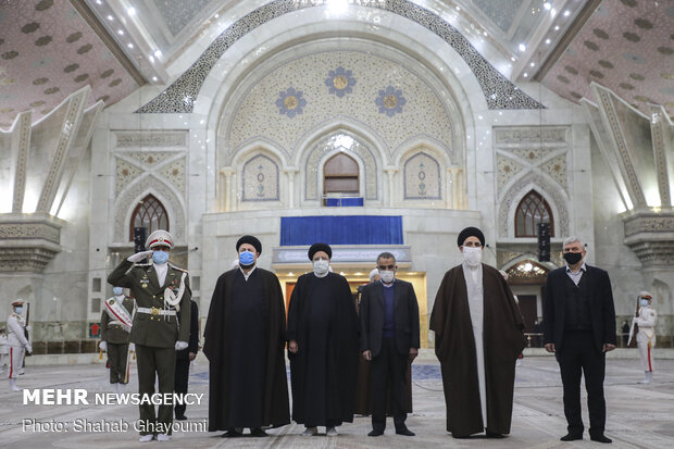 Judiciary head, officials renew allegiance with ideals of Imam Khomeini