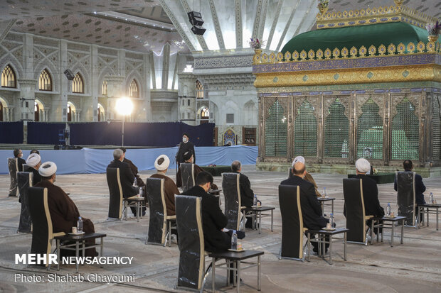 Judiciary head, officials renew allegiance with ideals of Imam Khomeini