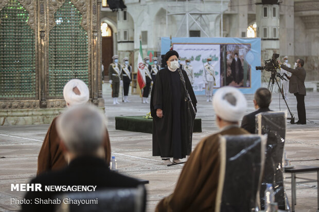 Judiciary head, officials renew allegiance with ideals of Imam Khomeini