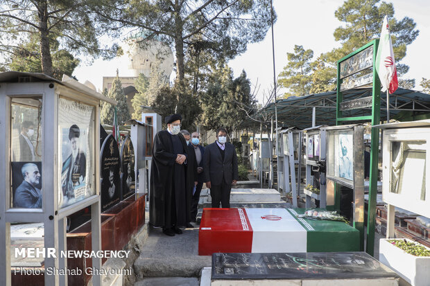 Judiciary head, officials renew allegiance with ideals of Imam Khomeini