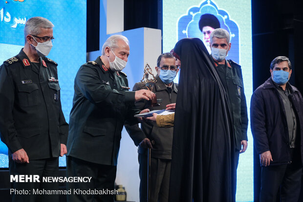 آیین تجلیل از آثار برتر پژوهشی دفاع مقدس