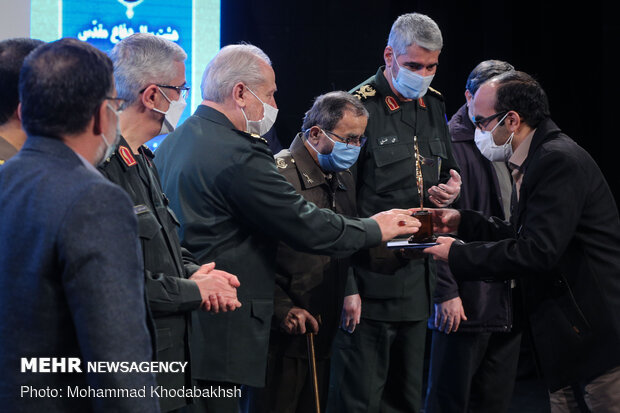 آیین تجلیل از آثار برتر پژوهشی دفاع مقدس