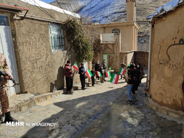 ‌گرامیداشت ایام پیروزی انقلاب اسلامی در روستای «نران»سنندج
