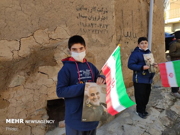 ‌گرامیداشت ایام پیروزی انقلاب اسلامی در روستای «نران»سنندج
‌گرامیداشت ایام پیروزی انقلاب اسلامی در روستای «نران»سنندج
